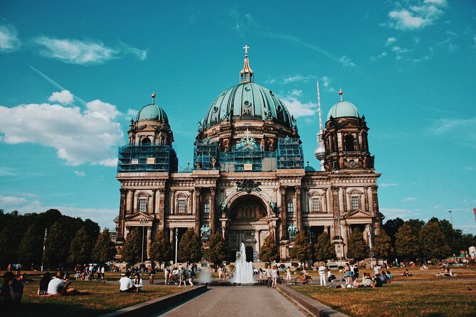 Berlin Scavenger Hunt and Best Landmarks Self-Guided Tour