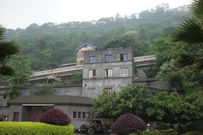 Best of Chongqing One Day Tour: Stilwell Museum, Arhat Temple, Eling Park, Panda