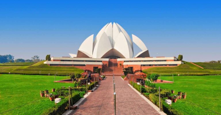 Best of New Delhi: 6-Hours Guided City Tour With Car & Guide