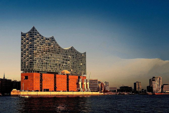 Bike Tour Hamburg City – Tradition and Modernity – Elbphilharmonie (min.4)