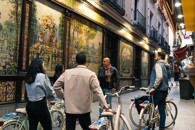 Bohemian 19th to 20th Century Guided Night Bike Tour in Madrid