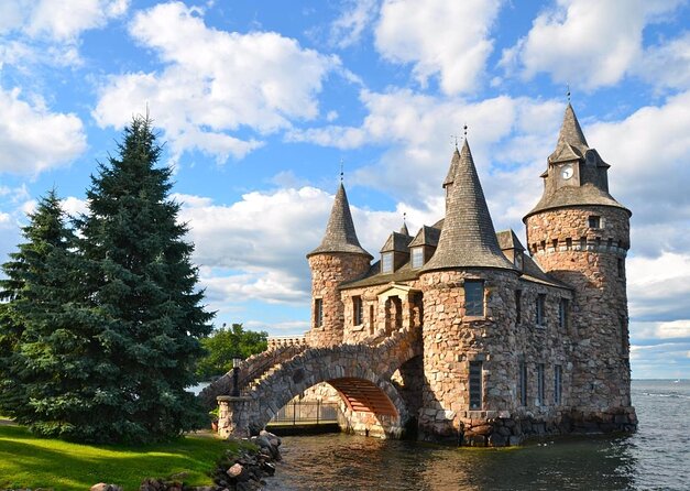 Boldt Castle and Thousand Islands Helicopter Tour