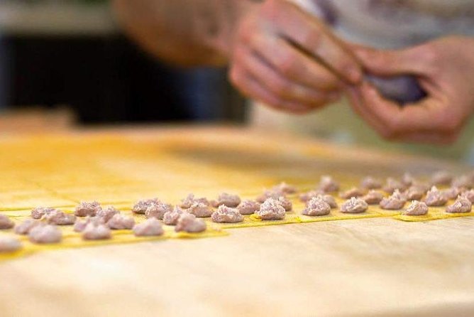 Bologna: Traditional Italian Pasta Cooking Class in Local Home
