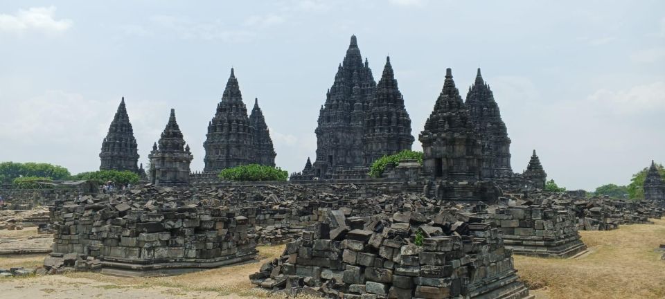 1 borobudur prambanan temple 1 day tour Borobudur & Prambanan Temple 1 Day Tour.