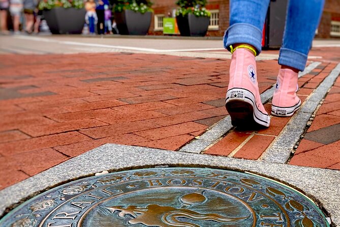 Bostons Freedom Trail History Photo Walking Tour (Small Group)