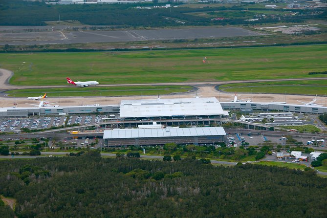 Brisbane Airport and Cruise Terminal to Sunshine Coast 13 Pax