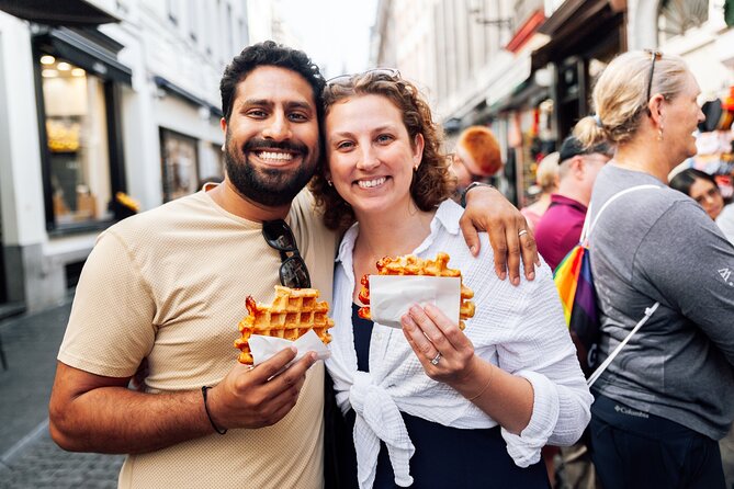 Brussels: Historical Walking Tour With Chocolate & Waffle Tasting