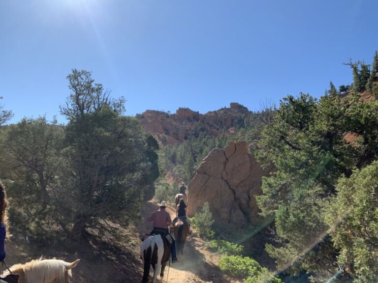 Bryce Canyon City: Horseback Riding Tour in Red Canyon