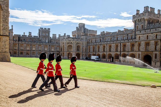 Buckingham Palace and Windsor Castle Tour From London