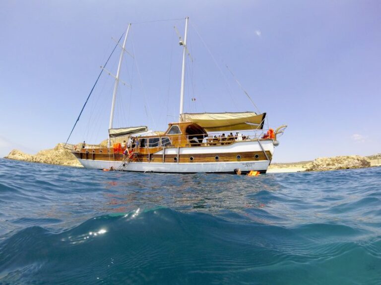 Cabo: Snorkel Yacht Cruise With Luxury Lunch and Open Bar