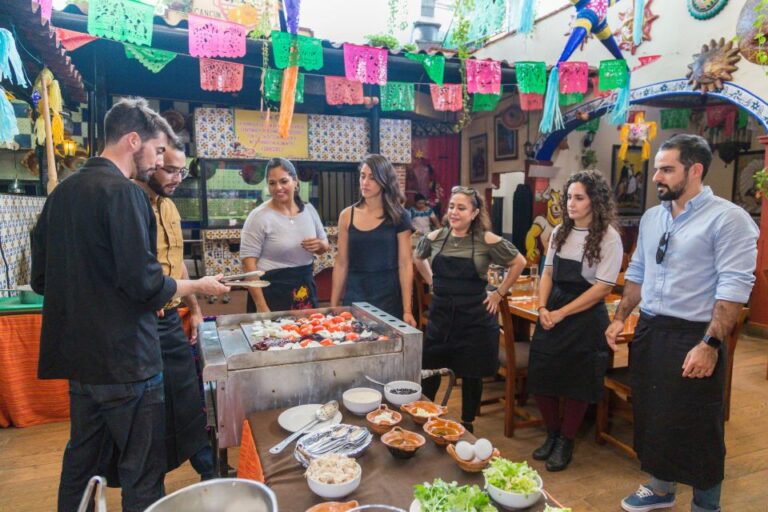 Cancún: Cooking Class and Optional Local Market Tour