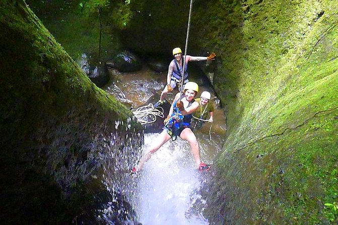 1 canyoning in waterfalls and zipline cable near la fortuna Canyoning in Waterfalls and Zipline Cable Near La Fortuna
