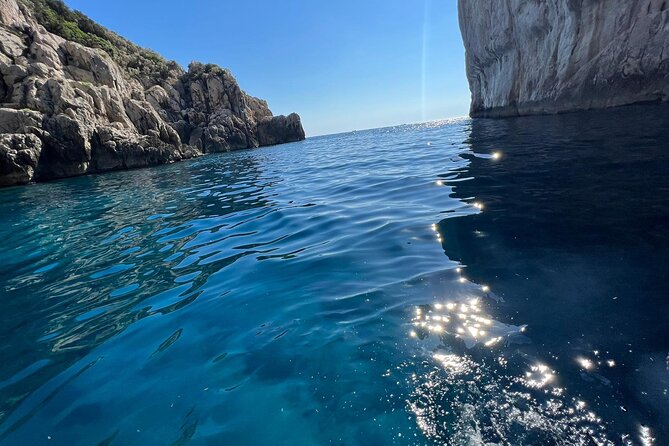 Capri by Boat Private Boat Tour (Family & Friends)