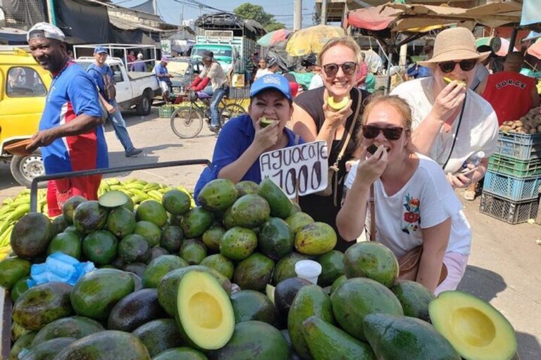 Cartagena: Bazuro Local Food Market Walking Tour