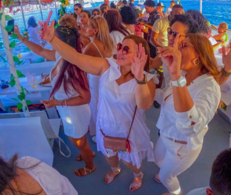 Cartagena De Indias: Sunset Cruise Open Bar With Dance Show