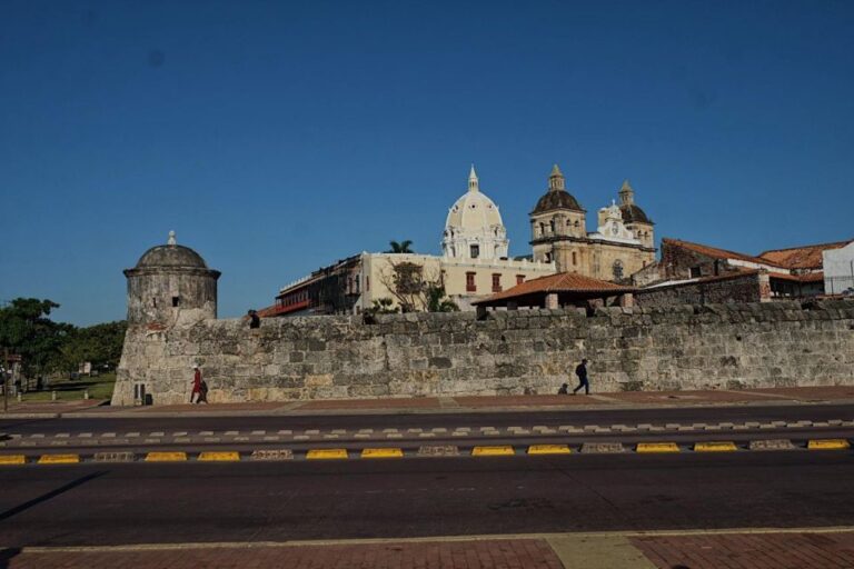 Cartagena: Walled City and Getsemani Shared Walking Tour