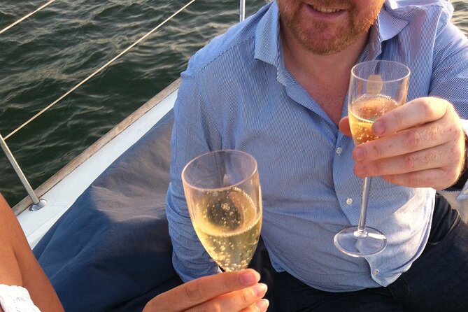 Cascais Romantic Private 2h Cruise With Sparkling Wine