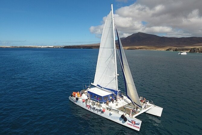 Catamaran Sailing Experience to Papagayos Beaches With Lunch and Drinks