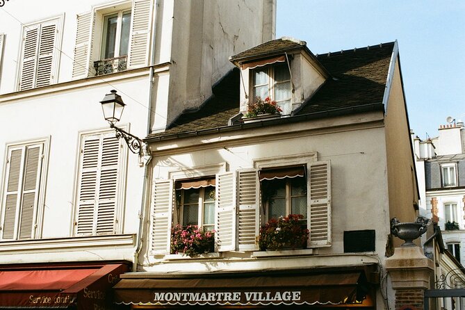 CDG Pickup and 6 Hours Private Tour of Marais & Montmartre