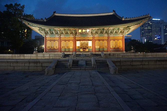 Central Seoul Evening Tour Including Deoksu Palace, Seoul Plaza and Dongdaemun Market