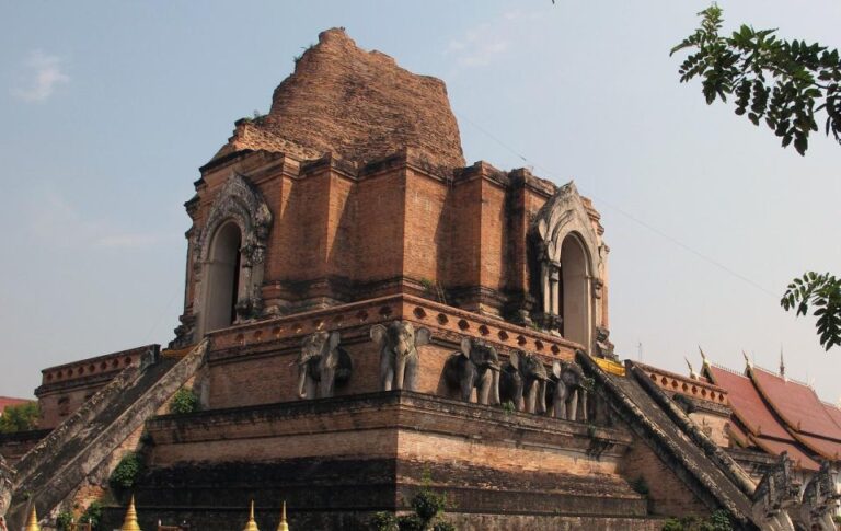 Chiang Mai City Private Tour With Lunch Buffet and Ticket