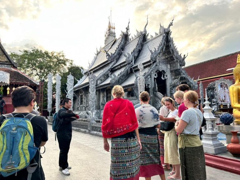 Chiang Mai: Half-Day Old Town Cycling Tour
