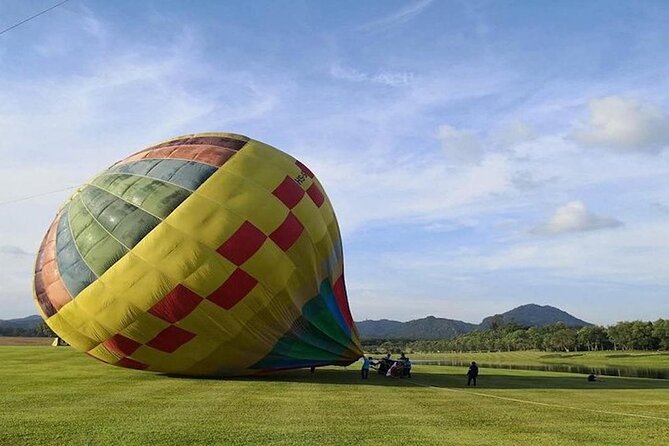 Chiang Rai: Guided Hot Air Balloon Sightseeing Tour
