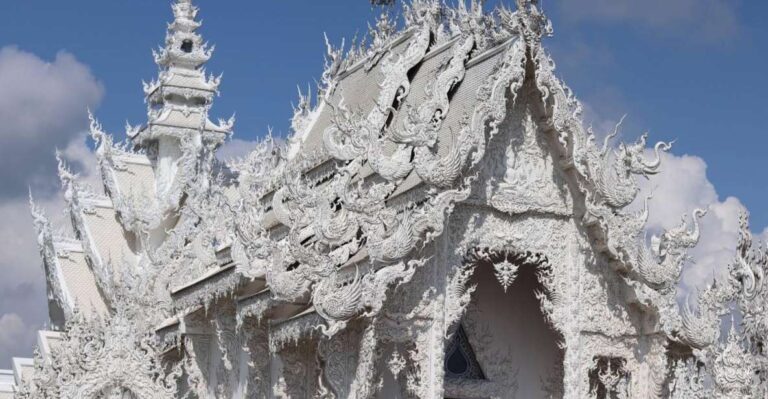 Chiang Rai Tour, White & Blue Temple, Black House