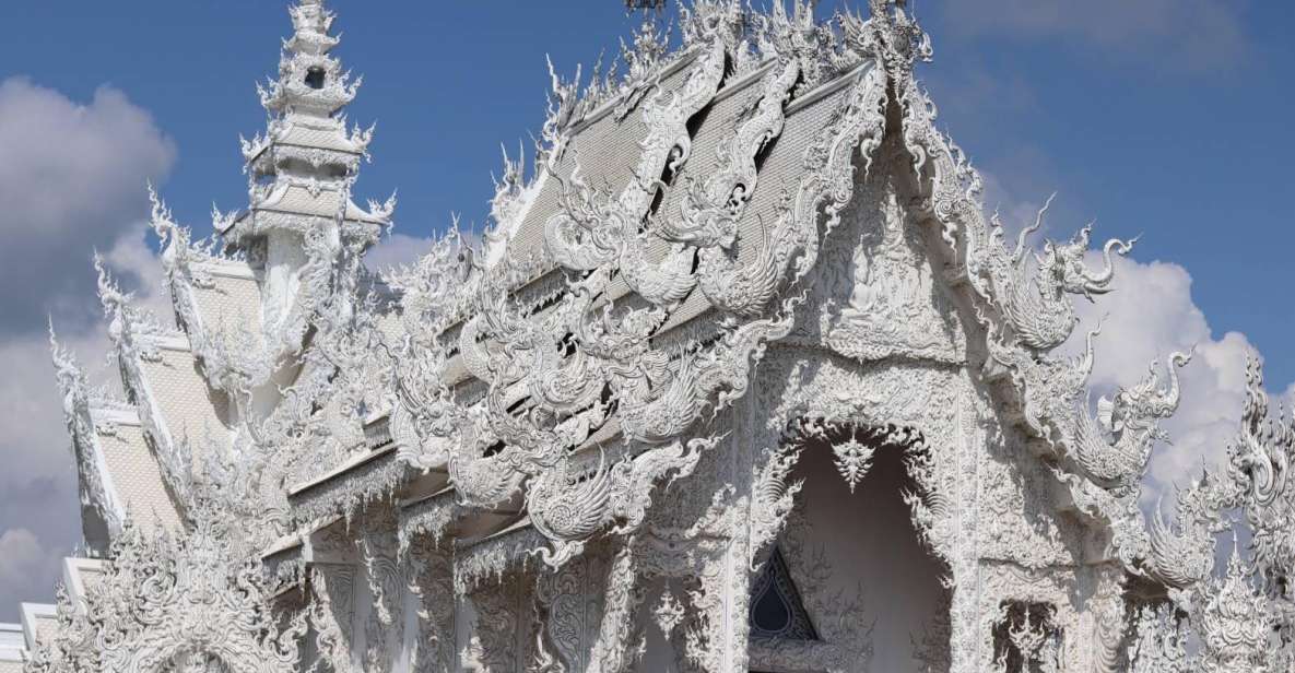 1 chiang rai tour white blue temple black house Chiang Rai Tour, White & Blue Temple, Black House