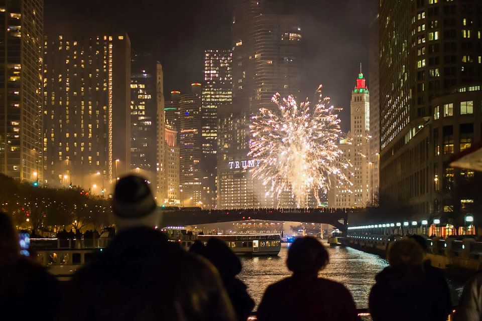 Chicago: Fireworks Cruise With Lake or River Viewing Options - Experience Highlights