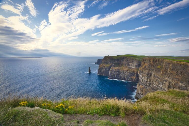 Cliffs of Moher and Galway Tour in Italian or Spanish