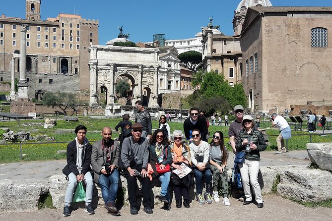Colosseum and Roman Forum – Small Group Tour