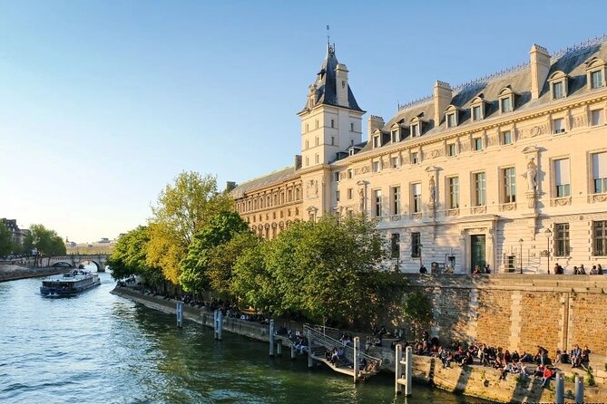 Conciergerie Entrance Ticket & Seine River Cruise