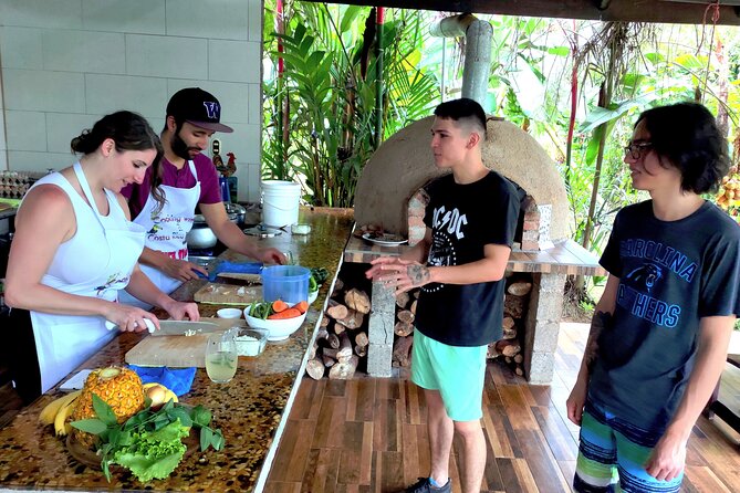Cooking With a Costa Rican Familiy