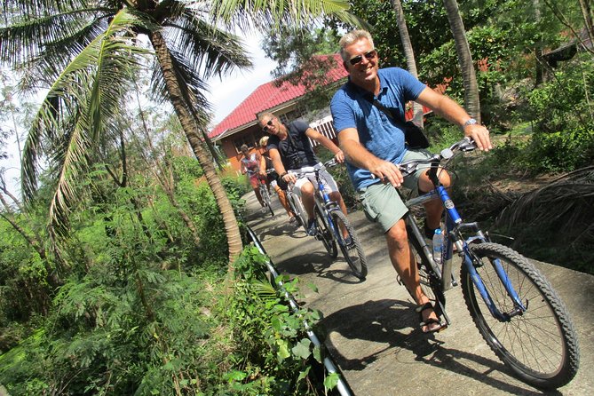 Countryside Bangkok and a Local Floating Market Tour by Bicycle Including Lunch
