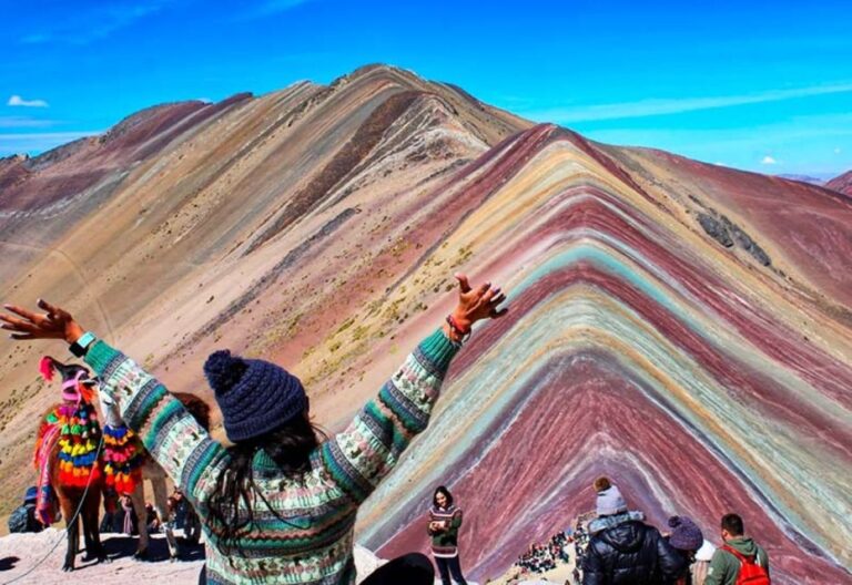 Cuzco: Rainbow Mountain Tour Breakfast, Lunch, and Red Valley