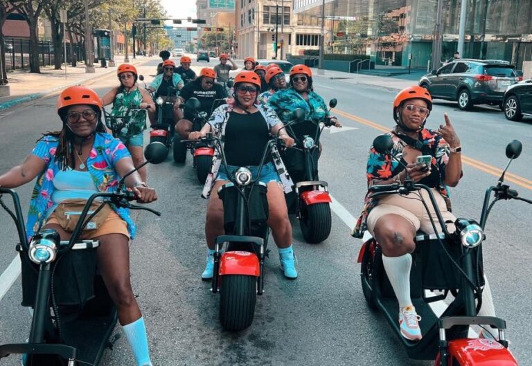 Dallas: Downtown E-Scooter Sightseeing and History Tour