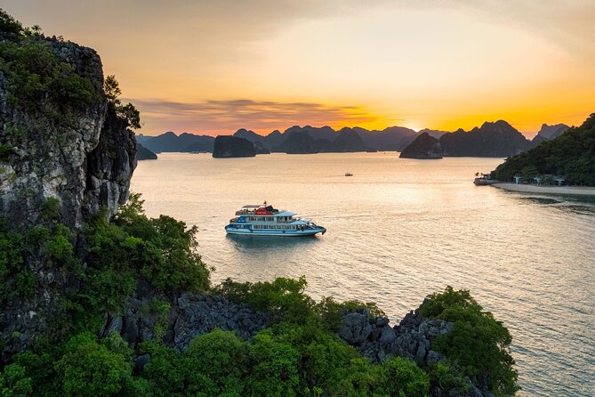 Day Cruise With Lunch and Kayaking, Halong Bay From Hanoi  – Northern Vietnam