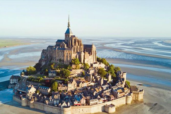 Day-Trip With Personal Guide in Mont Saint-Michel From Paris With Private Car