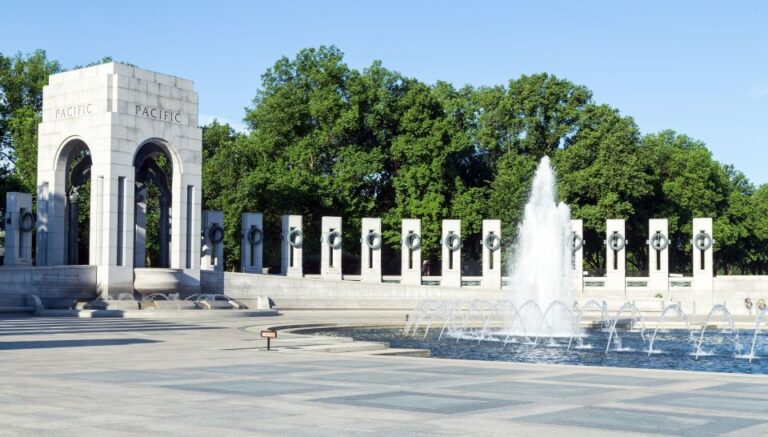 DC Monuments: Small Groups, Big Ideas Walking Tour