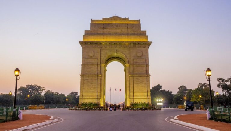 Delhi: Old and New Delhi Private Guided Day Trip