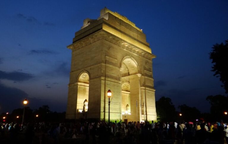 Delhi: Private Old and New Delhi Tour by Car in 8 Hours