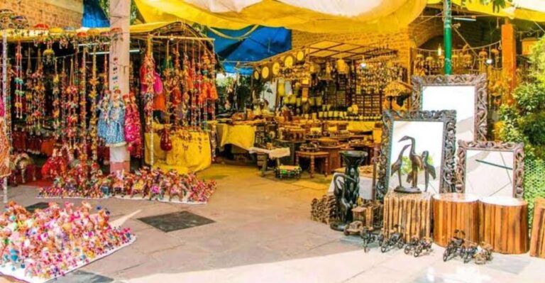 Delhi: Private Shopping Tour With Guide and Transfer