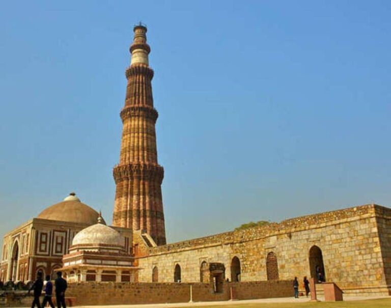 Delhi: Qutub Minar Skip-the-line Entry Ticket With Transfer