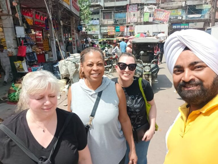 Delhi Shopping Tour With Guide
