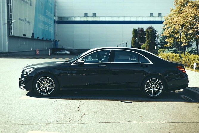 Departure Transfer: Toronto to Pearson Airport YYZ in Sedan Car