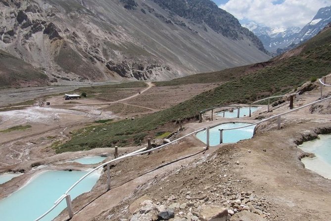 Disconnection in the Natural: Termas De Colina and Embalse El Yeso