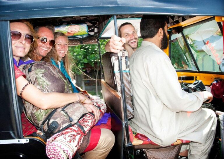 Discover Varanasi on Tuk Tuk (2 Hours Guided Tour)