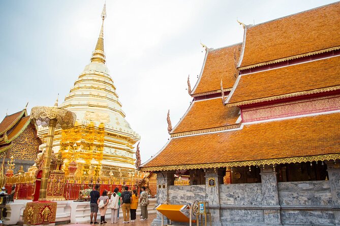 Doi Suthep and Wat Pha Lat Sunrise Private Tour – Half Day