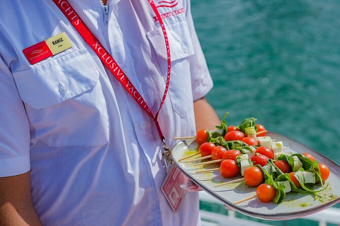 Dubai Marina: Sailing Tour With BBQ and Swimming